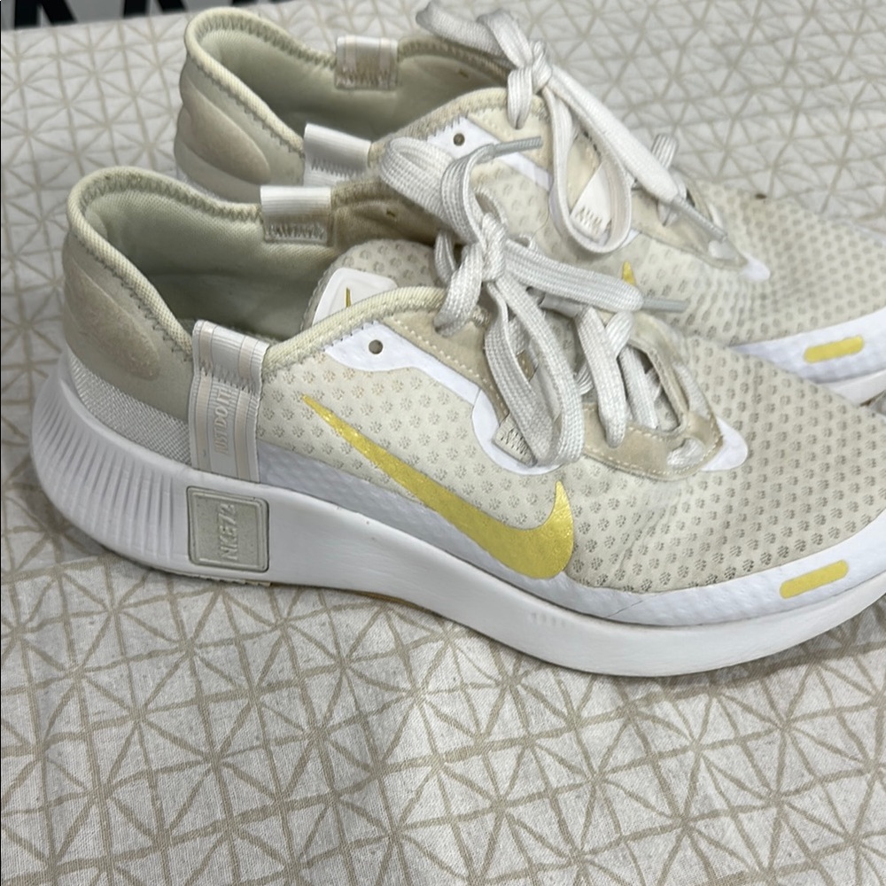 Nike Women's Sneakers in Cream and Yellow